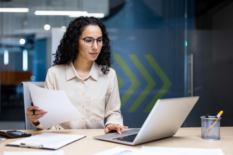 Mujer en una oficina